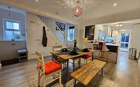 Magical Harry Potter Themed Home In Watford - Free Off-Street Parking