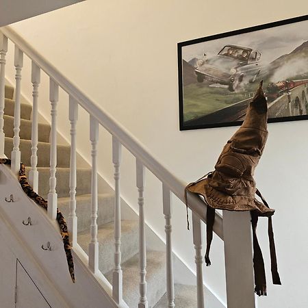 Magical Harry Potter Themed Home In Watford - Free Off-Street Parking Exterior photo