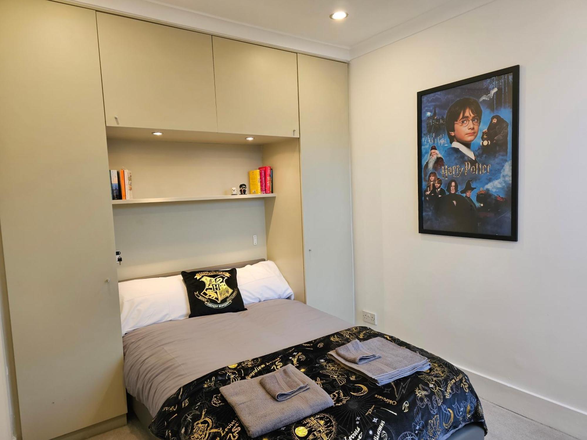 Magical Harry Potter Themed Home In Watford - Free Off-Street Parking Exterior photo