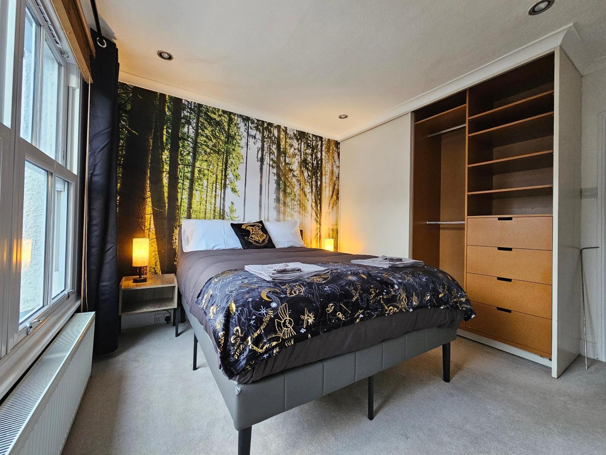 Magical Harry Potter Themed Home In Watford - Free Off-Street Parking Exterior photo
