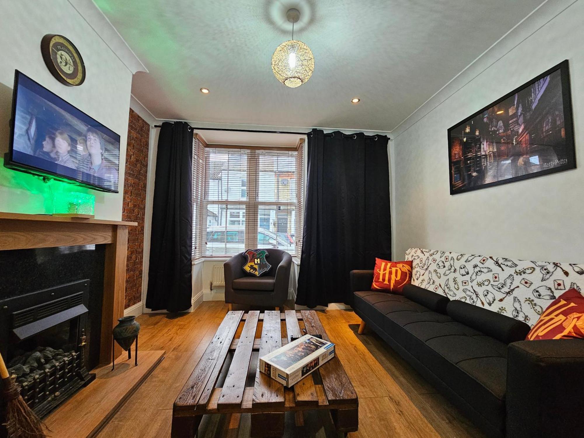 Magical Harry Potter Themed Home In Watford - Free Off-Street Parking Exterior photo