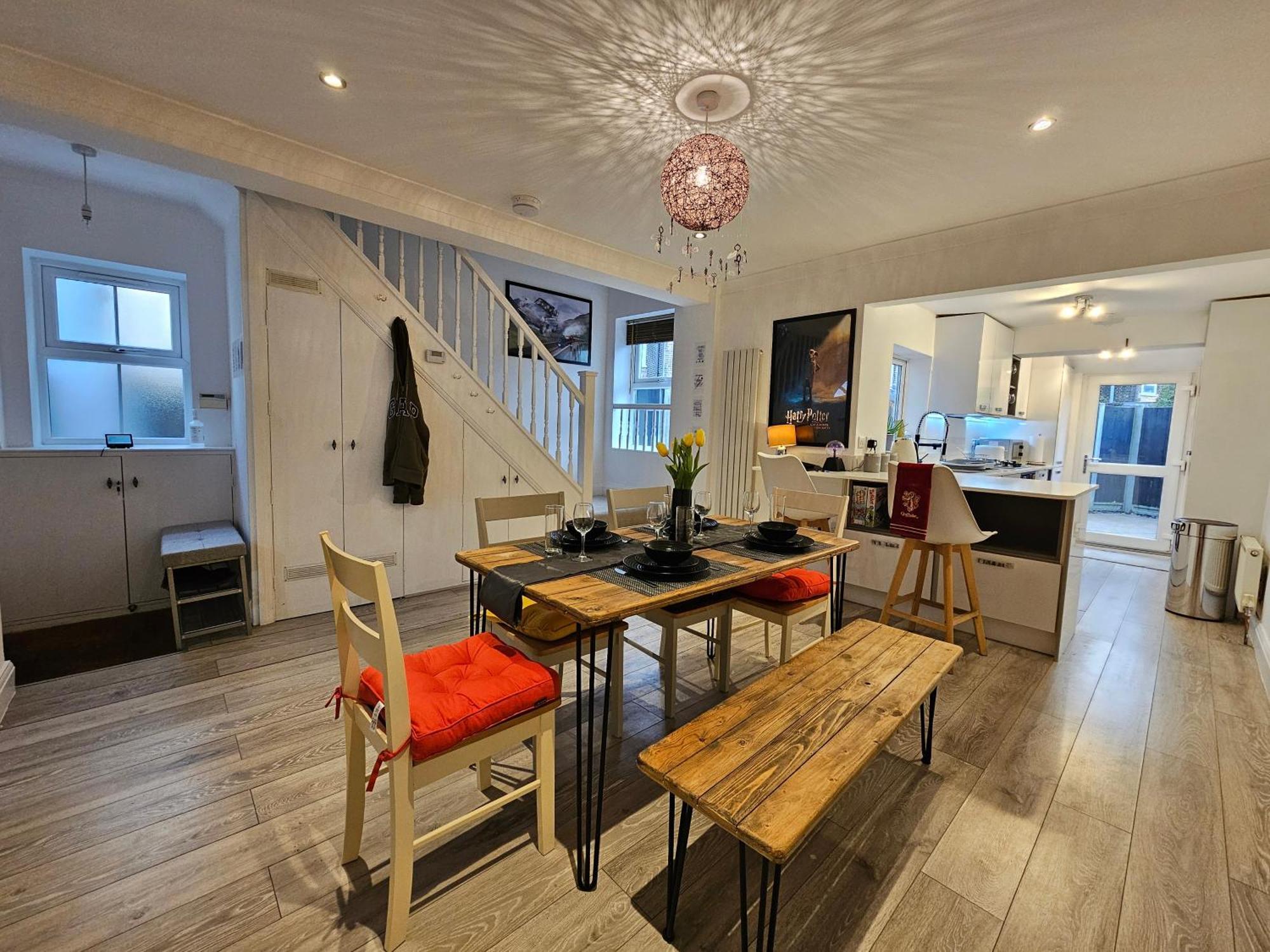 Magical Harry Potter Themed Home In Watford - Free Off-Street Parking Exterior photo