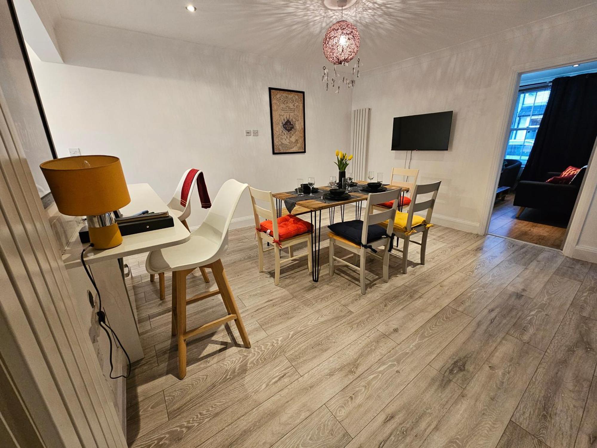 Magical Harry Potter Themed Home In Watford - Free Off-Street Parking Exterior photo